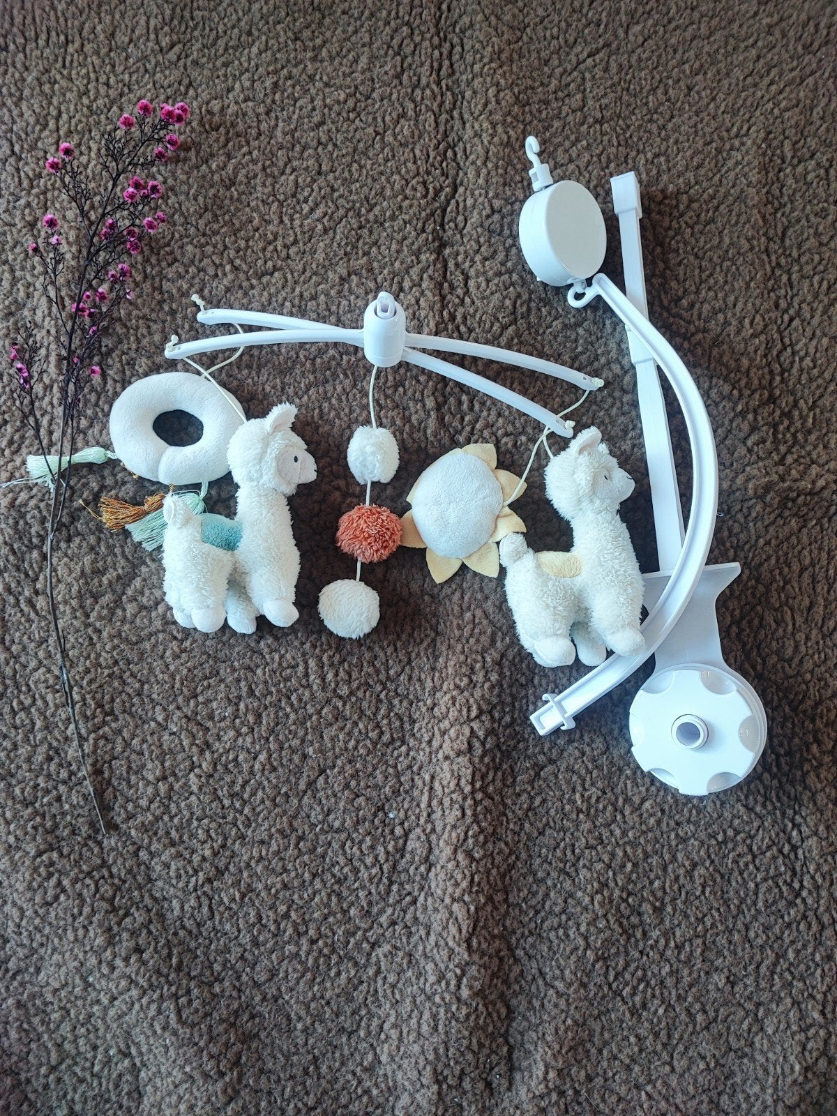 Baby mobiel met lama's en zachte pompons, Ophalen, Zo goed als nieuw, Mobiel