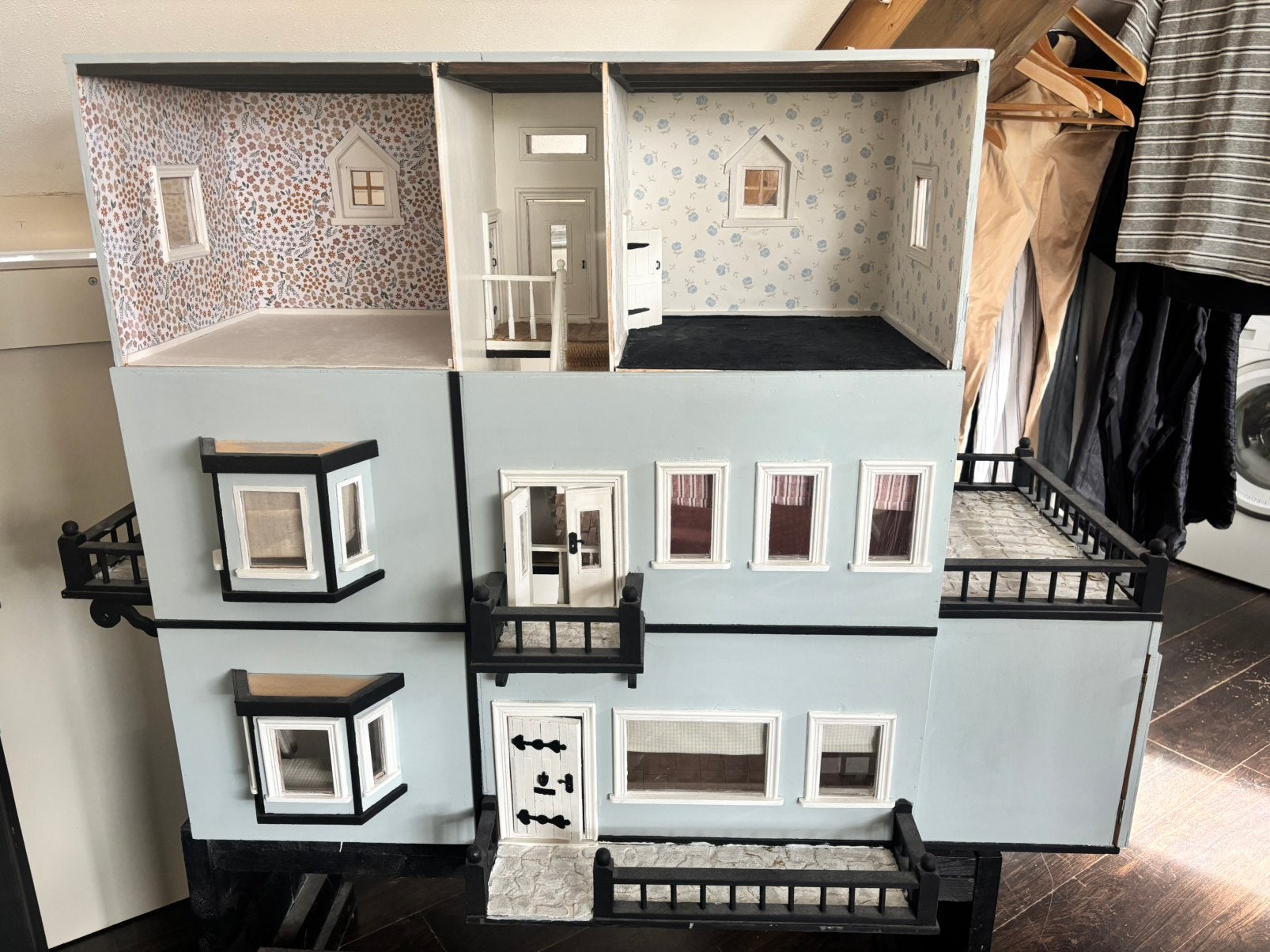 Heel mooi poppenhuis, Ophalen, Zo goed als nieuw, Poppenhuis