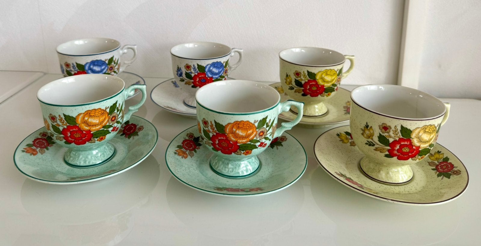 Superleuke retro kop & schotels (Royal Fine China) – 6st, Huis en Inrichting, Verzenden, Porselein, Overige stijlen, Kop(pen) en/of Schotel(s)