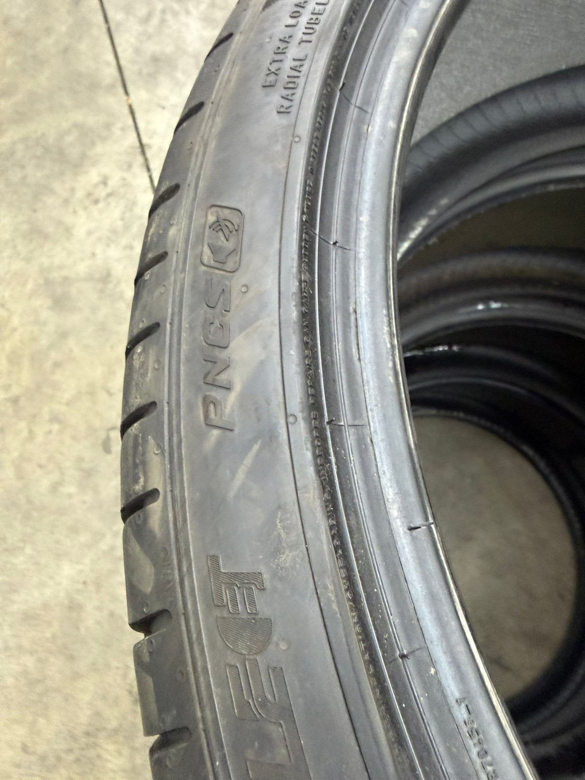4x Pirelli 255/35 /21 | ca. 6mm | €125,- pst Incl. montage, Ophalen, Zomerbanden, Band(en)