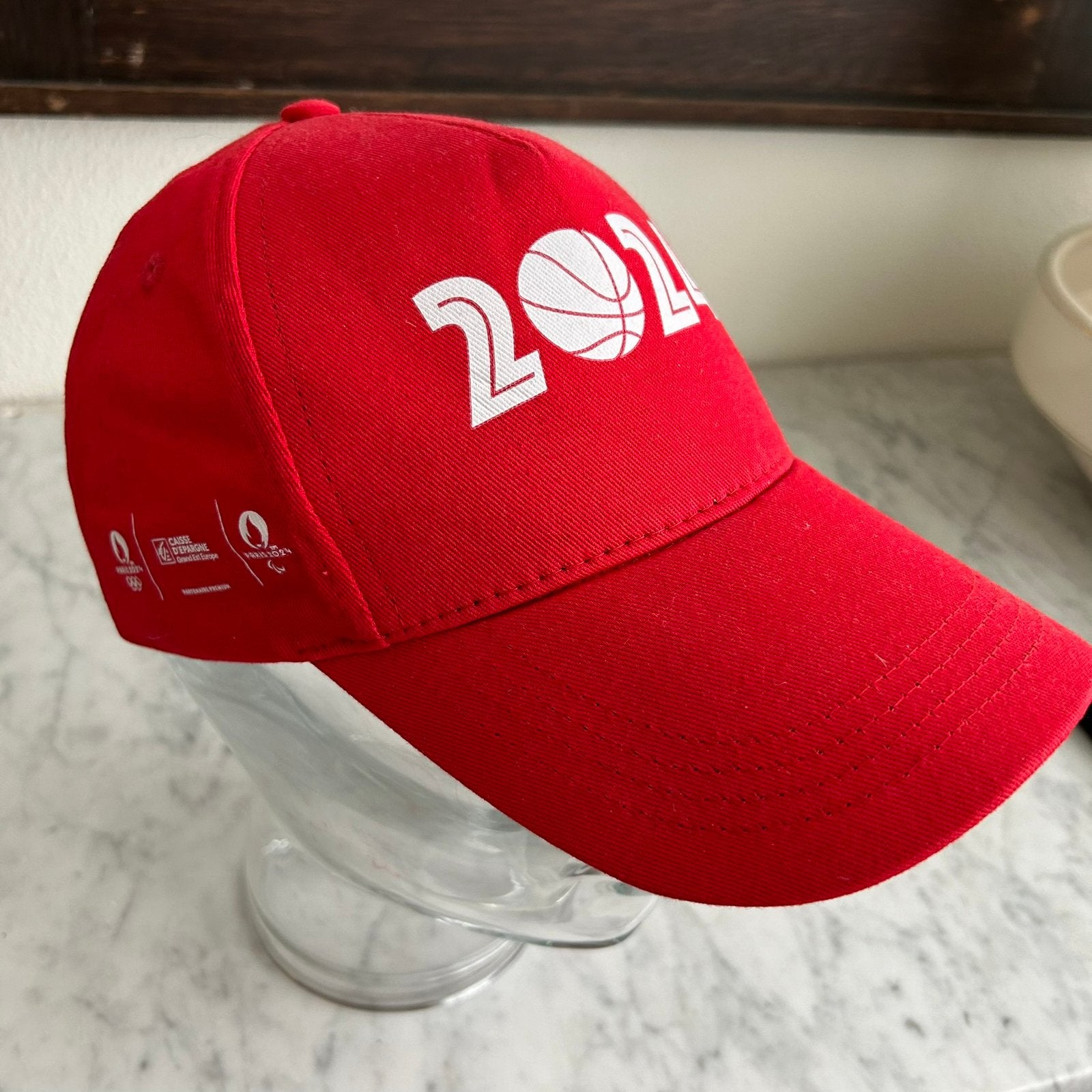NIEUW originele basketbal rode cap pet Olympische spelen, Ophalen of Verzenden, Nieuw, One size fits all, Pet