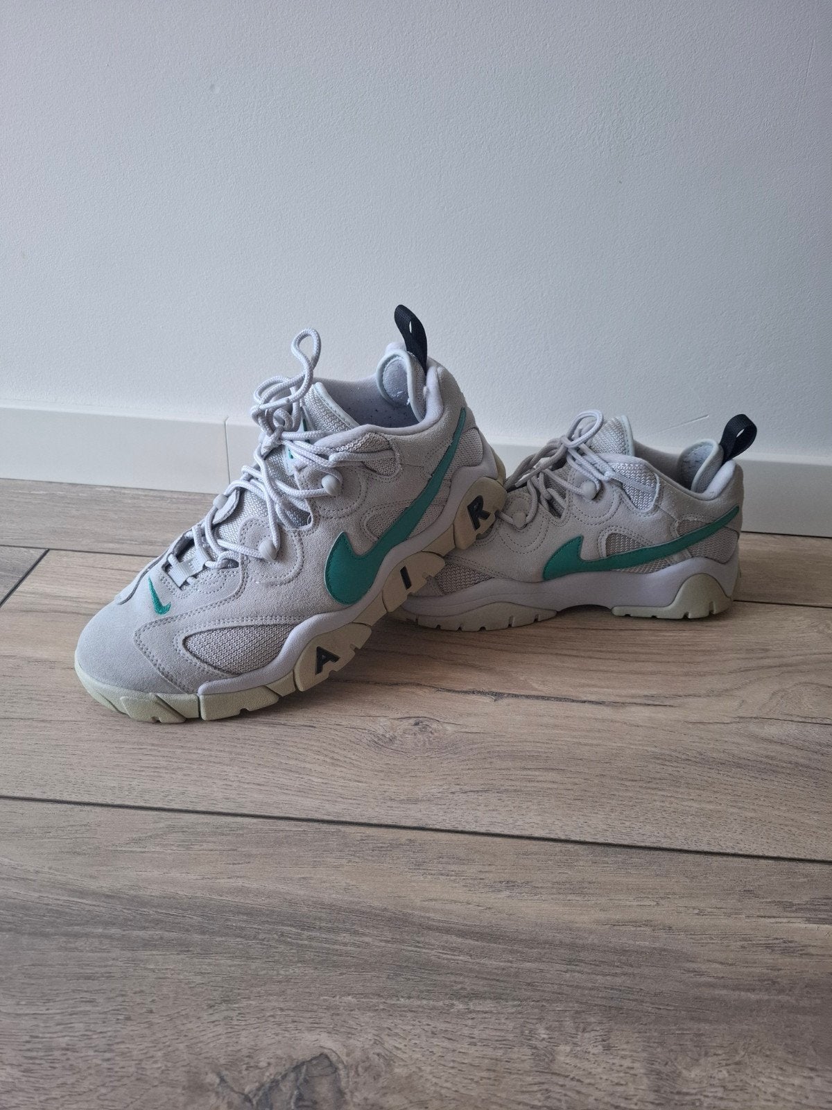 Nike Air Barrage Low Grey Fog/Neptune Green - Maat 44, Ophalen, Overige kleuren, Nike, Sneakers of Gympen