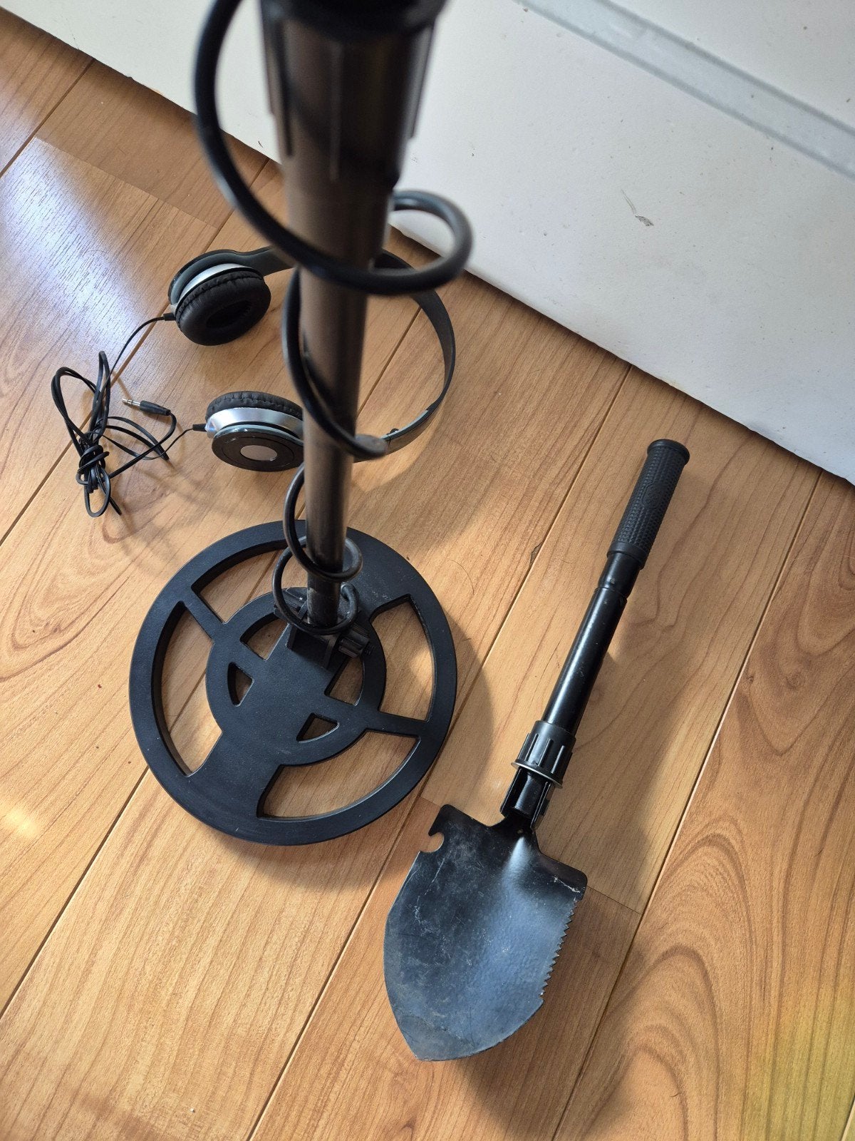Foto 4 van Metaaldetector met koptelefoon en schep
Leuke set voor de be
