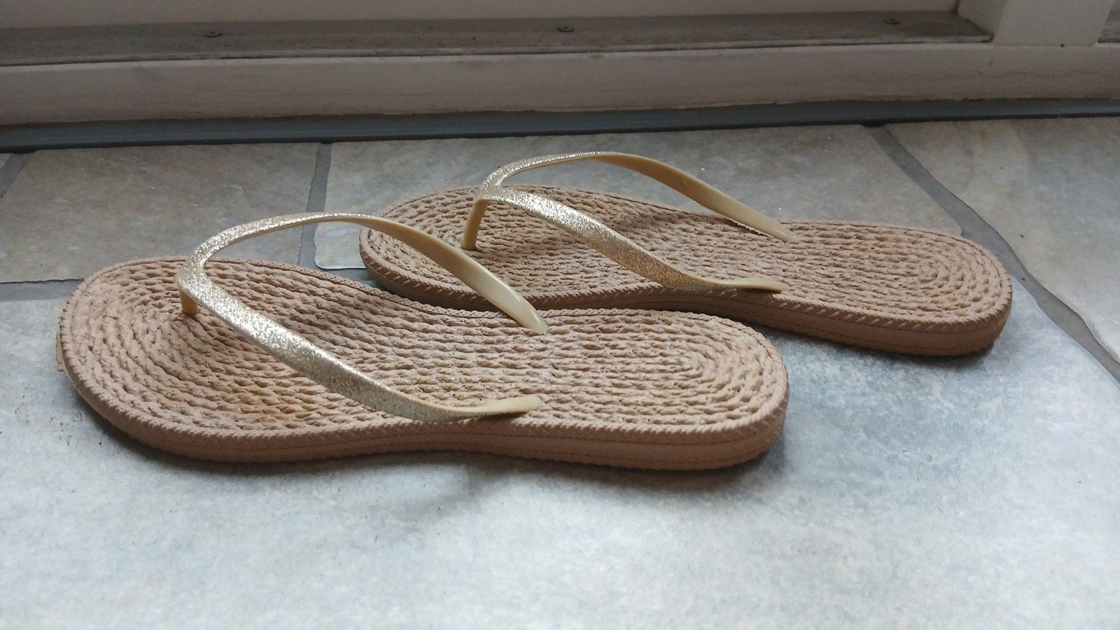 Zo goed als nieuwe slippers - maat 39 - Goud, Beige, Zo goed als nieuw, Ophalen, Slippers