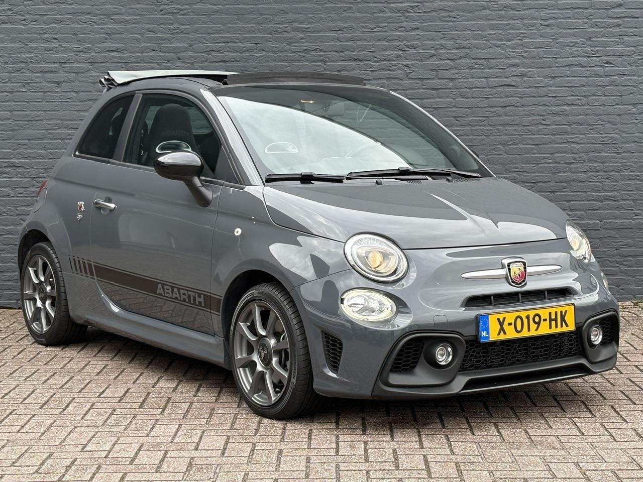 Abarth 595C 1.4 T-Jet 145pk Cabrio | Carplay / Android Auto, Voorwielaandrijving, 145 pk, Stof, 4 cilinders
