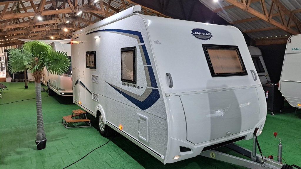 Caravelair Antares Family 476 Cassetteluifel/Stapelbed, Luifel, Vast bed, Trigano V.D.L., Bedrijf