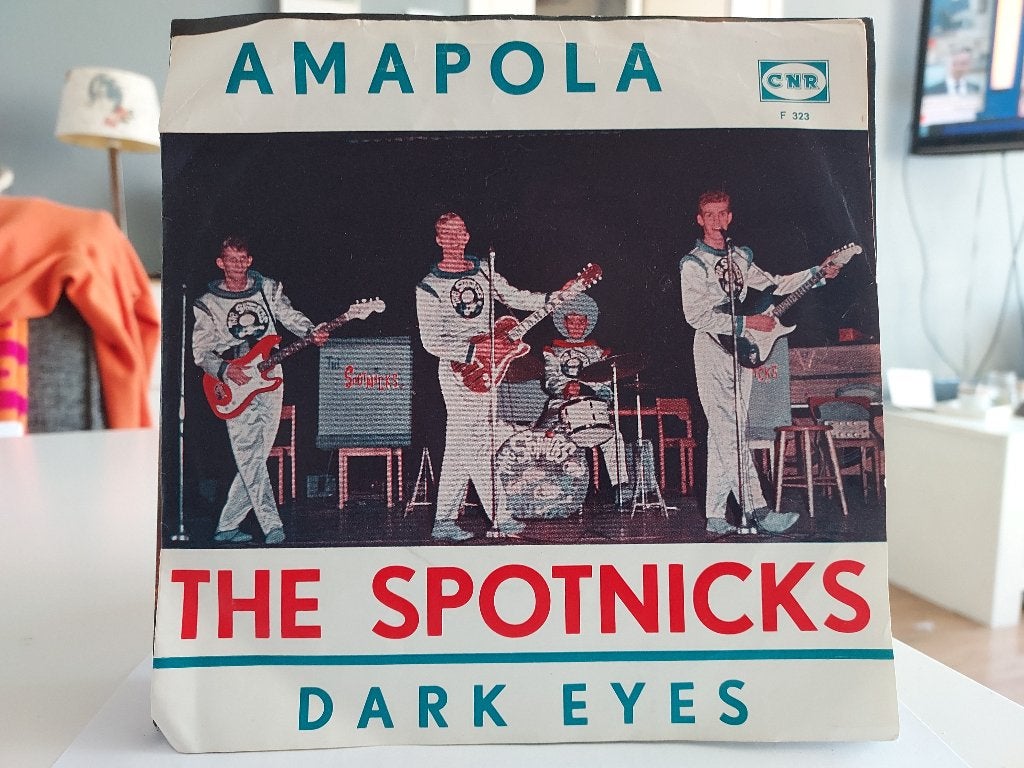 7" Single The Spotnicks - Amapola / Dark Eyes, Cd's en Dvd's, Vinyl Singles, Gebruikt, 7 inch, Ophalen of Verzenden, Pop