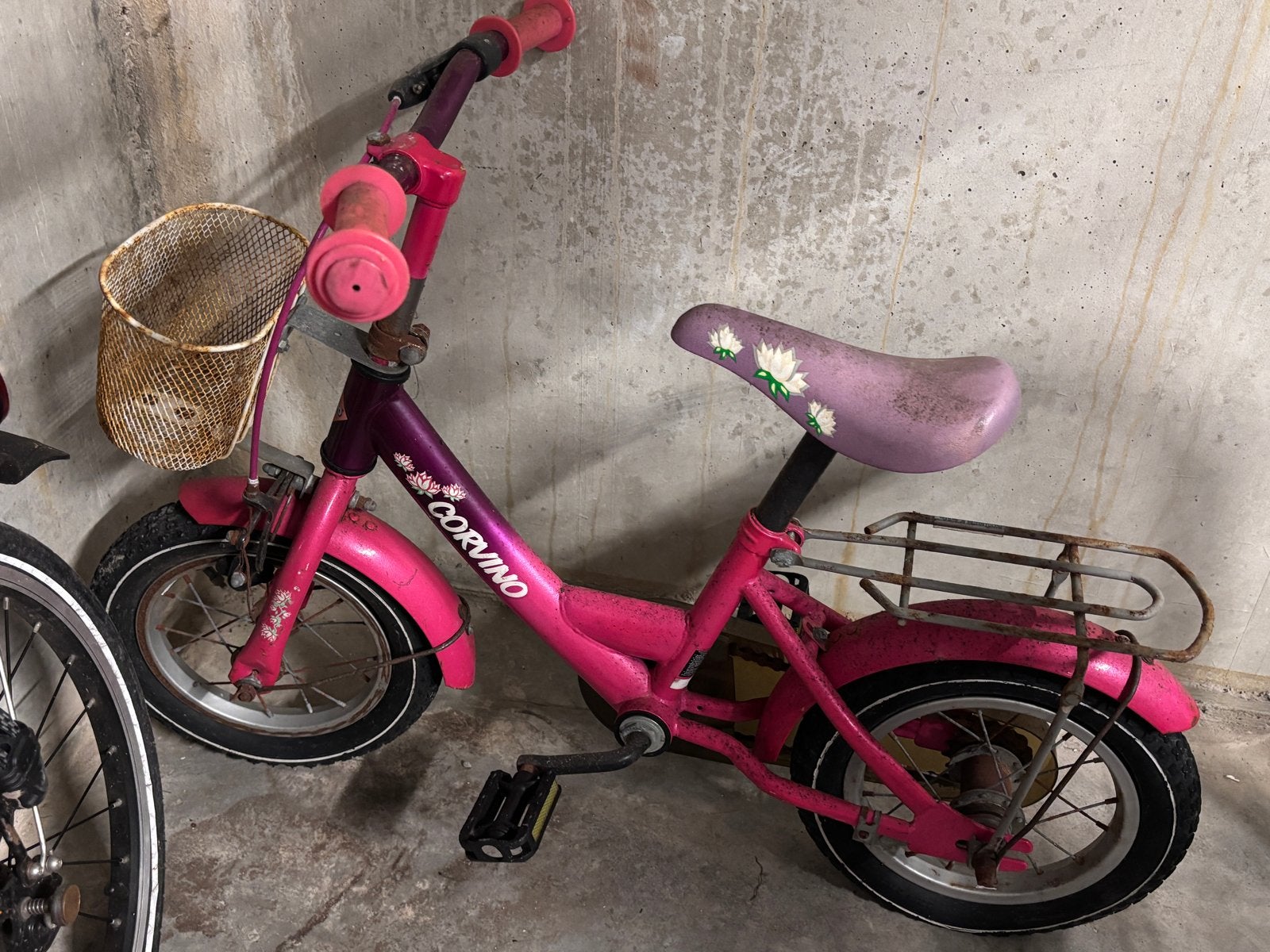 Roze kinderfiets met mandje en bagagedrager, Ophalen of Verzenden, Gebruikt, Terugtraprem, 16 tot 20 inch