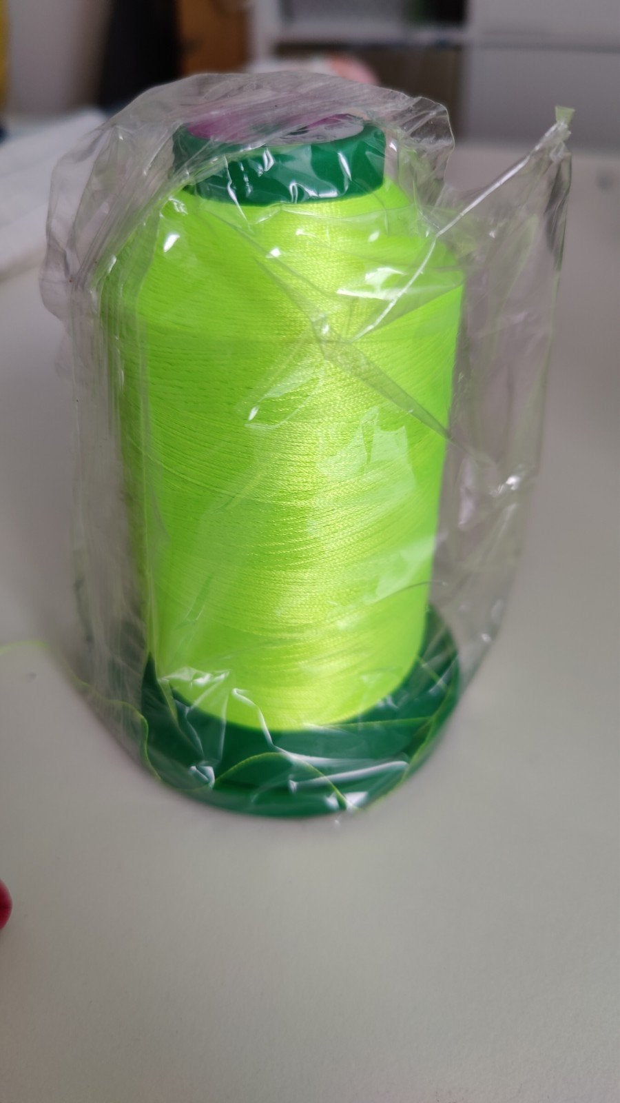 Isacord borduurgaren - Neon Geel 5000m, Hobby en Vrije tijd, Borduren en Borduurmachines, Ophalen of Verzenden, Nieuw, Machineborduren