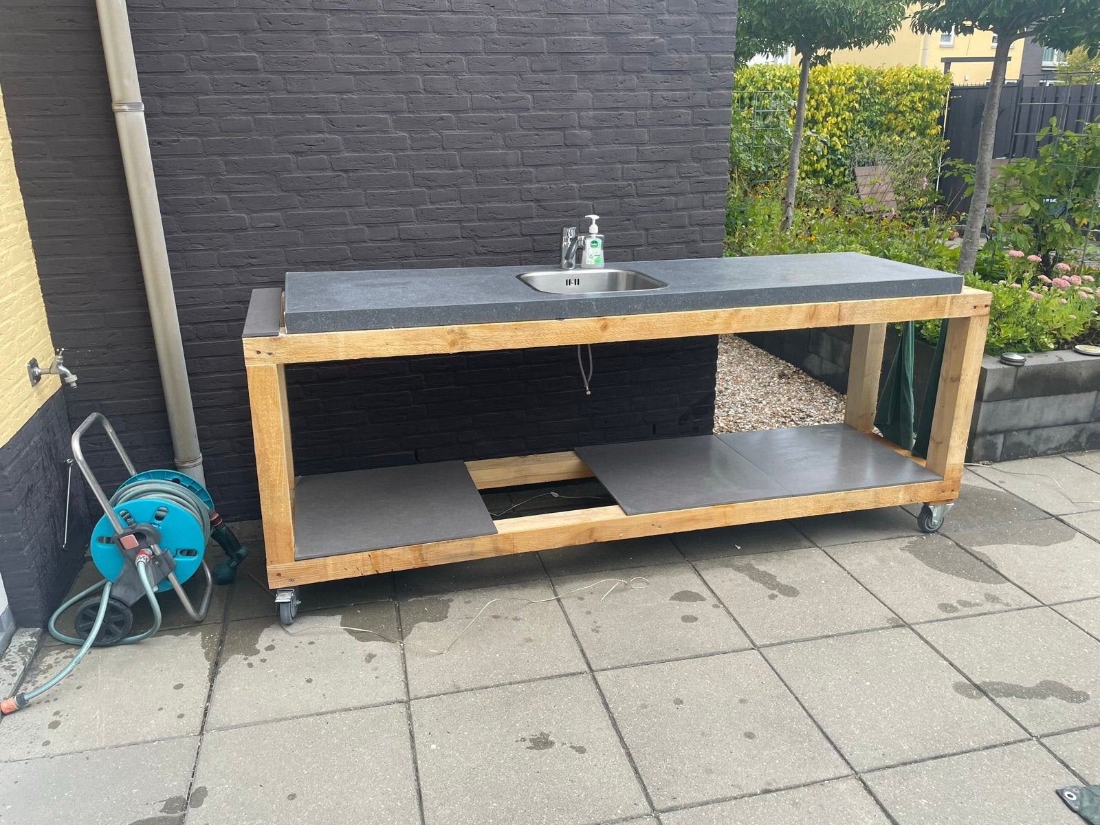 Buitenkeuken met spoelbak en kraan op wielen, Ophalen, Gebruikt, Gas, Vrijstaand