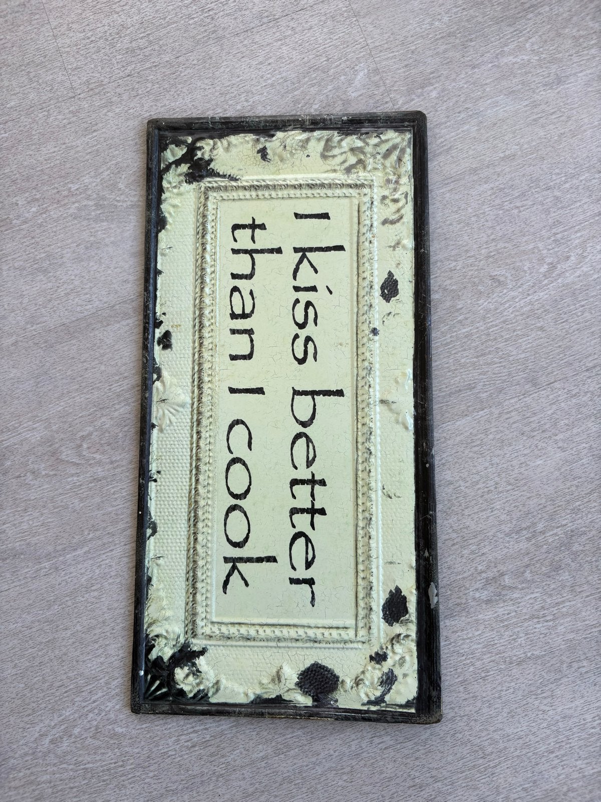 Decoratieve borden: 'NEWS' en 'I kiss better than I cook', Ophalen, Gebruikt