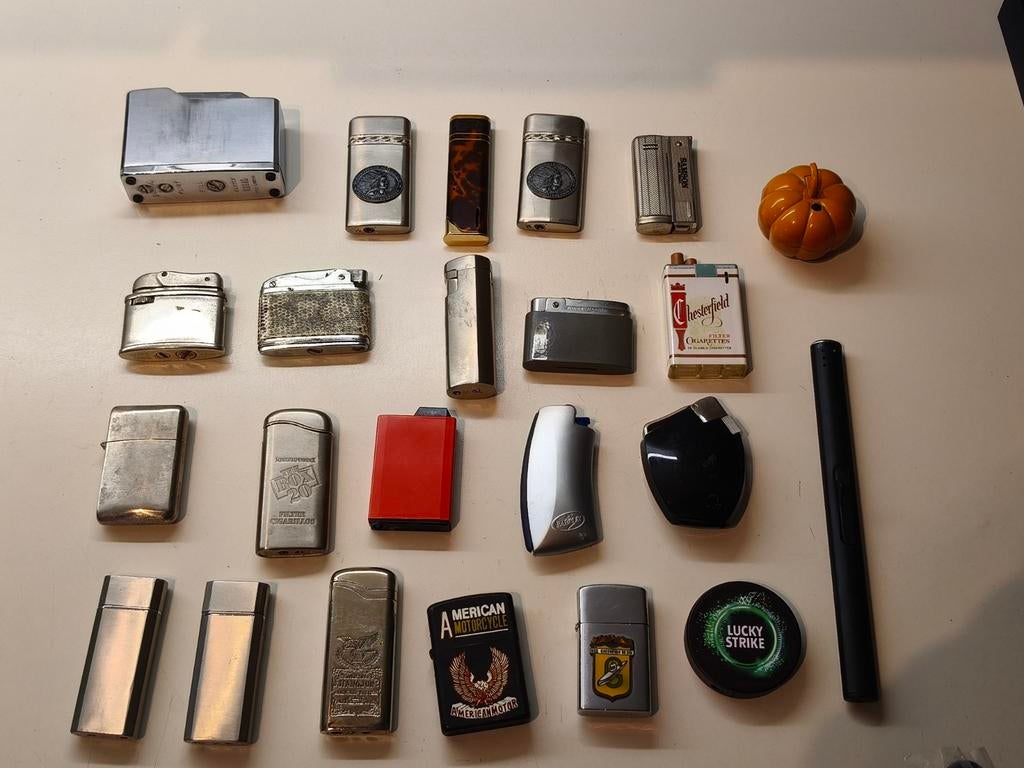 Grote collectie aanstekers, diverse merken en modellen, Verzamelen, Rookartikelen, Aanstekers en Luciferdoosjes, Gebruikt, Aansteker