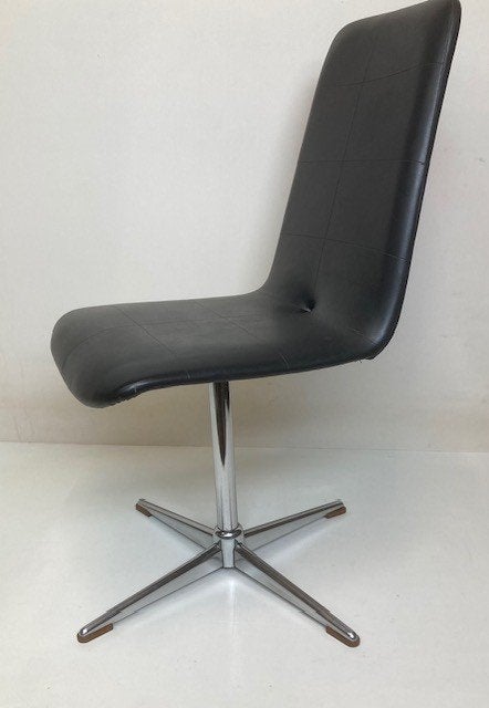 Hele nette draai stoel van de firma EKA, Huis en Inrichting, Ophalen, Minder dan 50 cm, Kunststof, Minder dan 75 cm