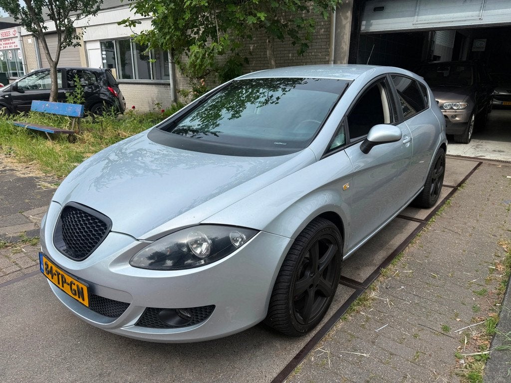 Seat Leon 2.0 FSI Stylance Apk/Automaat/Pdc/Carplay/Boekjes, Auto's, Gebruikt, 680 kg, 4 cilinders, Leon