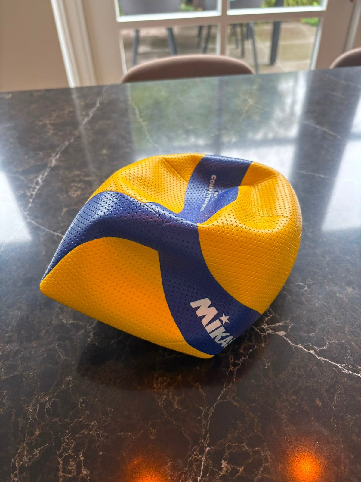 Professionele Mikasa V200W Volleybal (FIVB Official), Ophalen of Verzenden, Nieuw, Bal