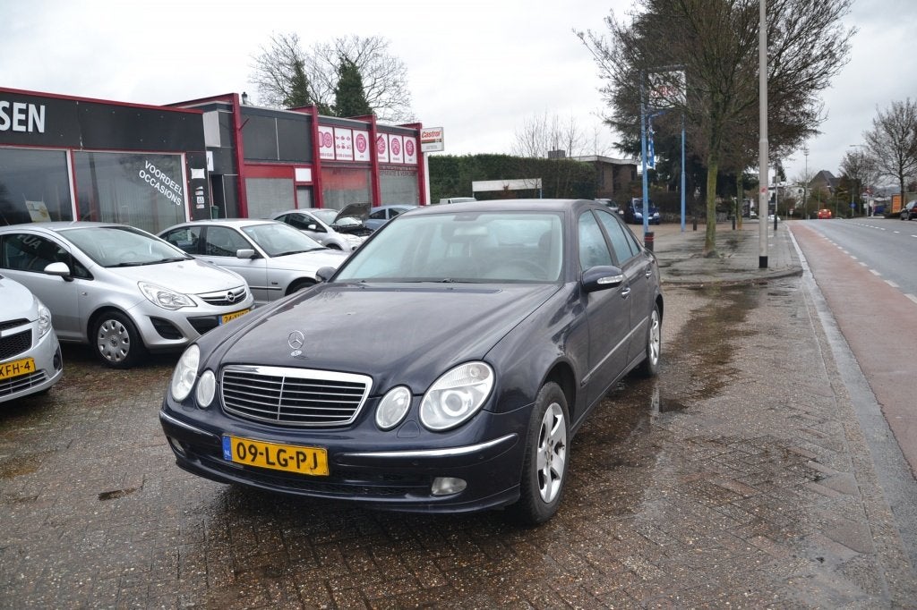 Mercedes-Benz E-Klasse 240 Avantgarde Met Nieuwe APK, Auto's, Automaat, Achterwielaandrijving, Gebruikt, 2597 cc