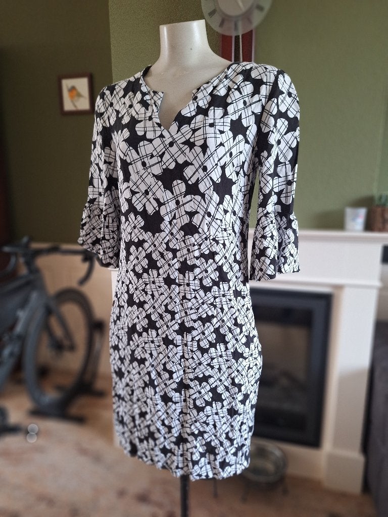 Caroline Biss jurk zwart witte bloemen zomer jurkje 40, Kleding | Dames, Maat 38/40 (M), Zo goed als nieuw, Knielengte, Caroline Biss
