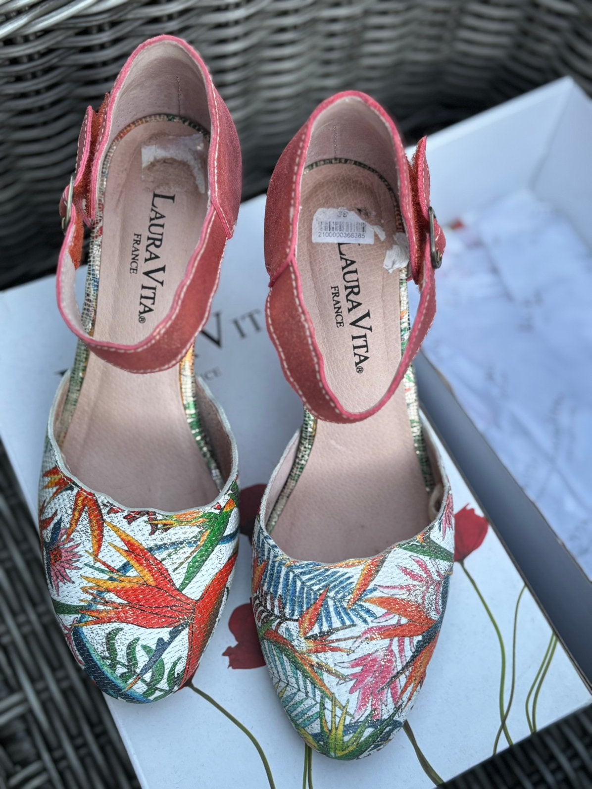 Laura Vita pumps, Kleding | Dames, Ophalen of Verzenden, Zo goed als nieuw, Pumps