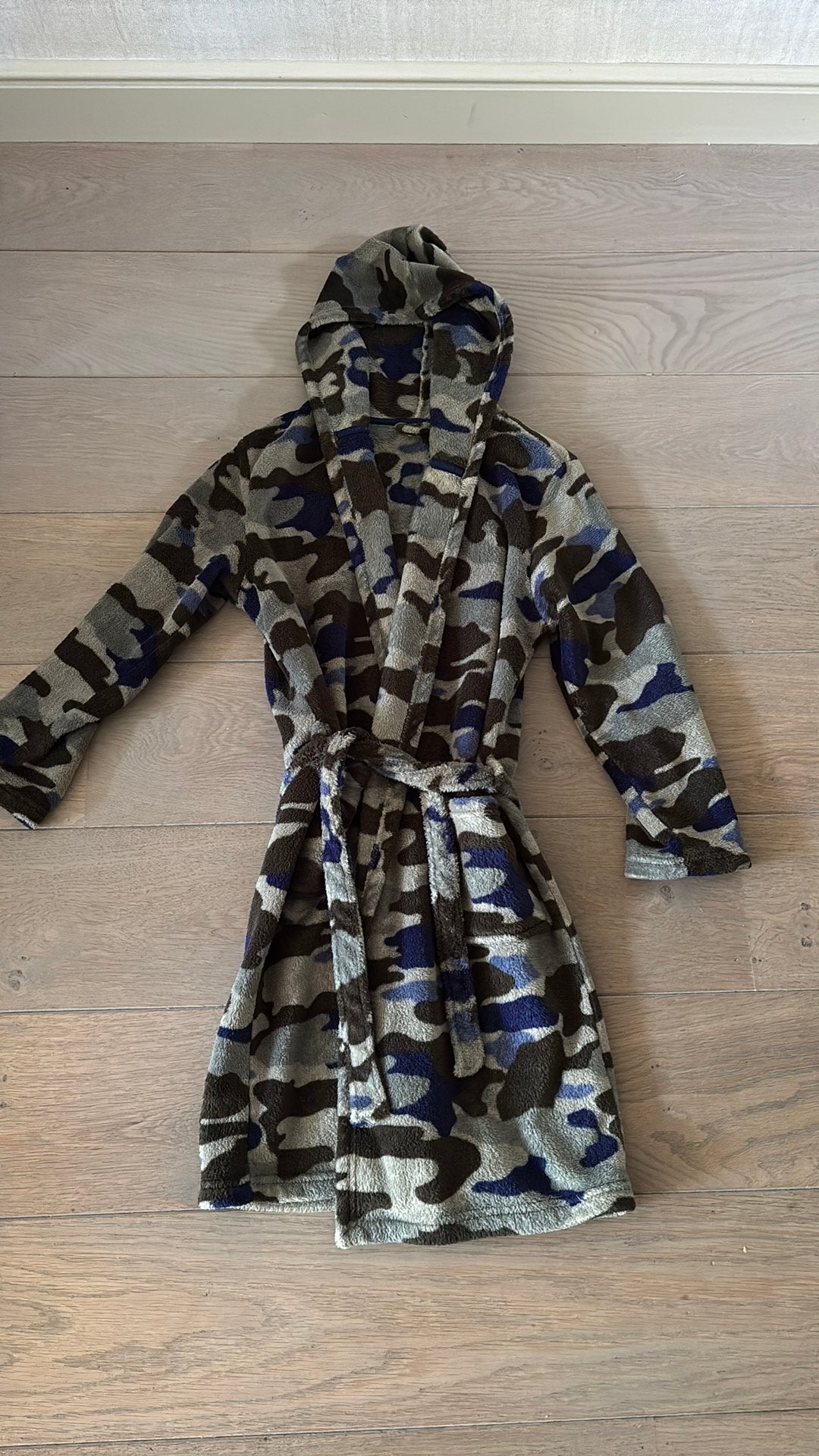 Fleece badjas camouflage maat 146-152, Kinderen en Baby's, Ophalen of Verzenden, Zo goed als nieuw, Nacht- of Onderkleding