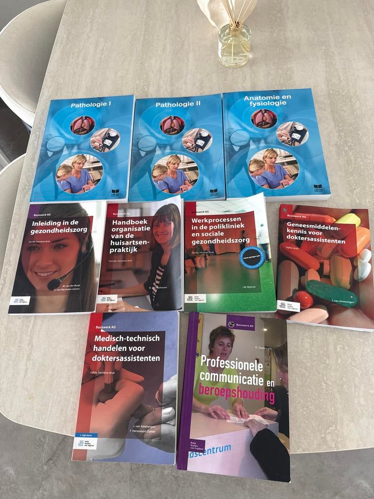 Boeken voor doktersassistenten (8 stuks), Ophalen, Gamma, Gelezen, MBO