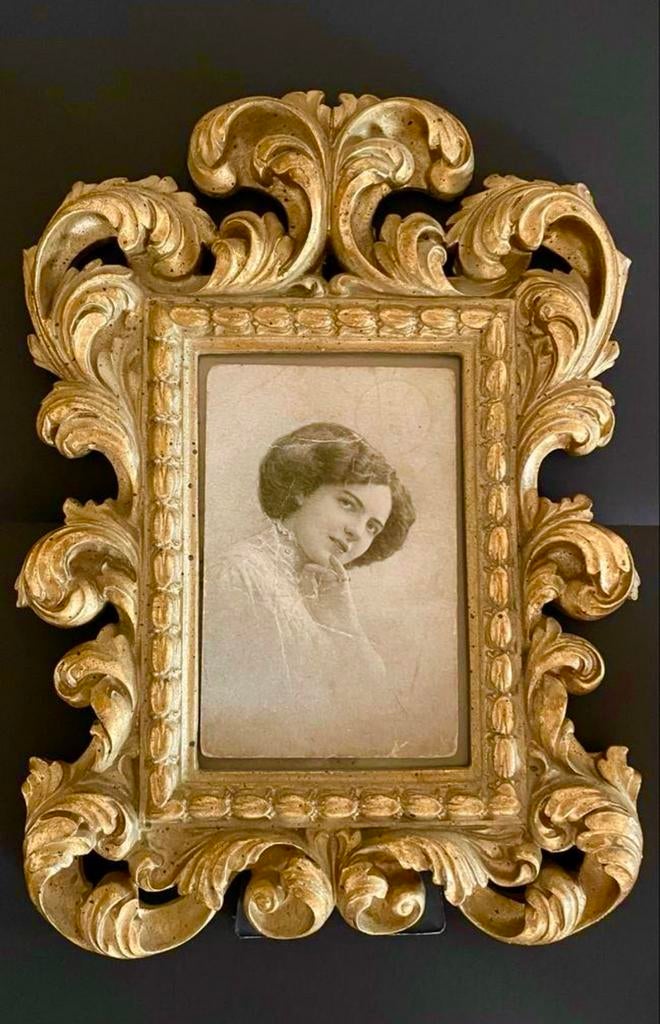 Antieke Gouden Barok Fotolijst met Vrouwenportret, Ophalen of Verzenden, Zo goed als nieuw, Overige materialen, 50 tot 75 cm