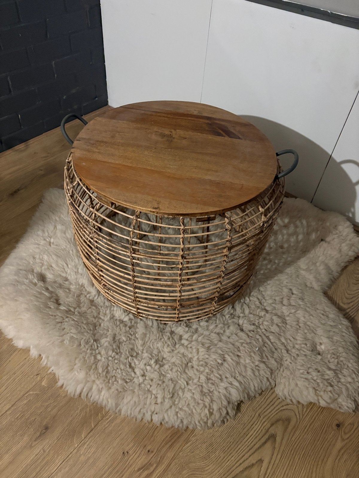 Mooie tafel met schapenkleed, Ophalen, Gebruikt, Rond