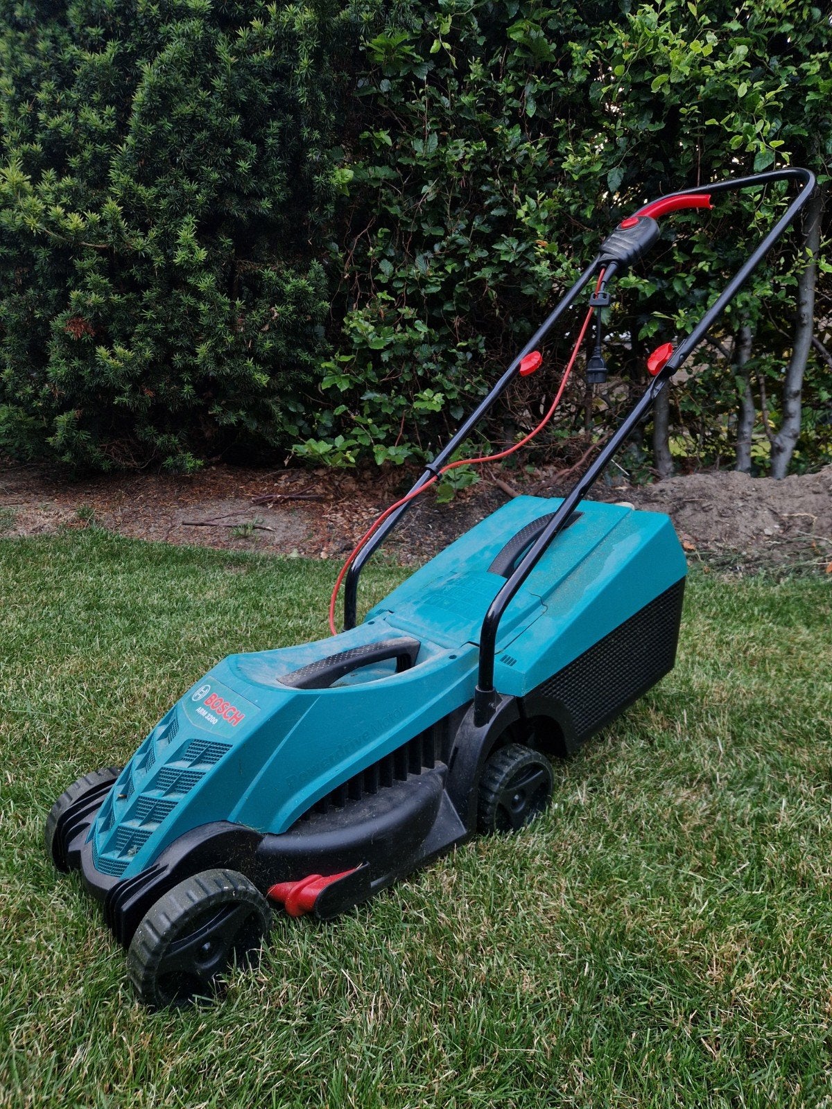 Bosch ARM3200 Elektrische Grasmaaier, Tuin en Terras, Grasmaaiers, Ophalen, Cirkelmaaier, Gebruikt, Elektrische grasmaaier
