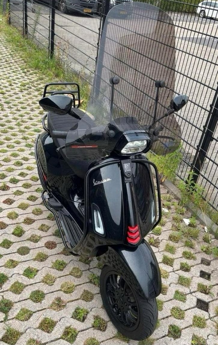 Vespa sprint 2018 full optie, Fietsen en Brommers, Scooters | Vespa, Ophalen, Maximaal 45 km/u, Zo goed als nieuw, Benzine