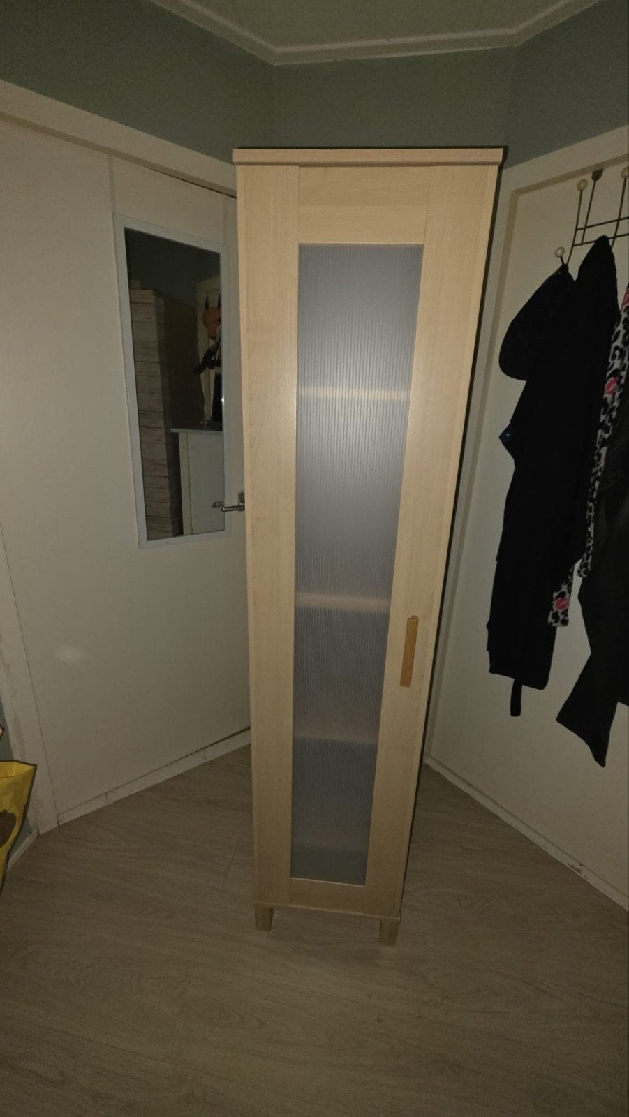 Smalle houten kast met glazen deur, Huis en Inrichting, Kasten | Overige, Ophalen, Gebruikt