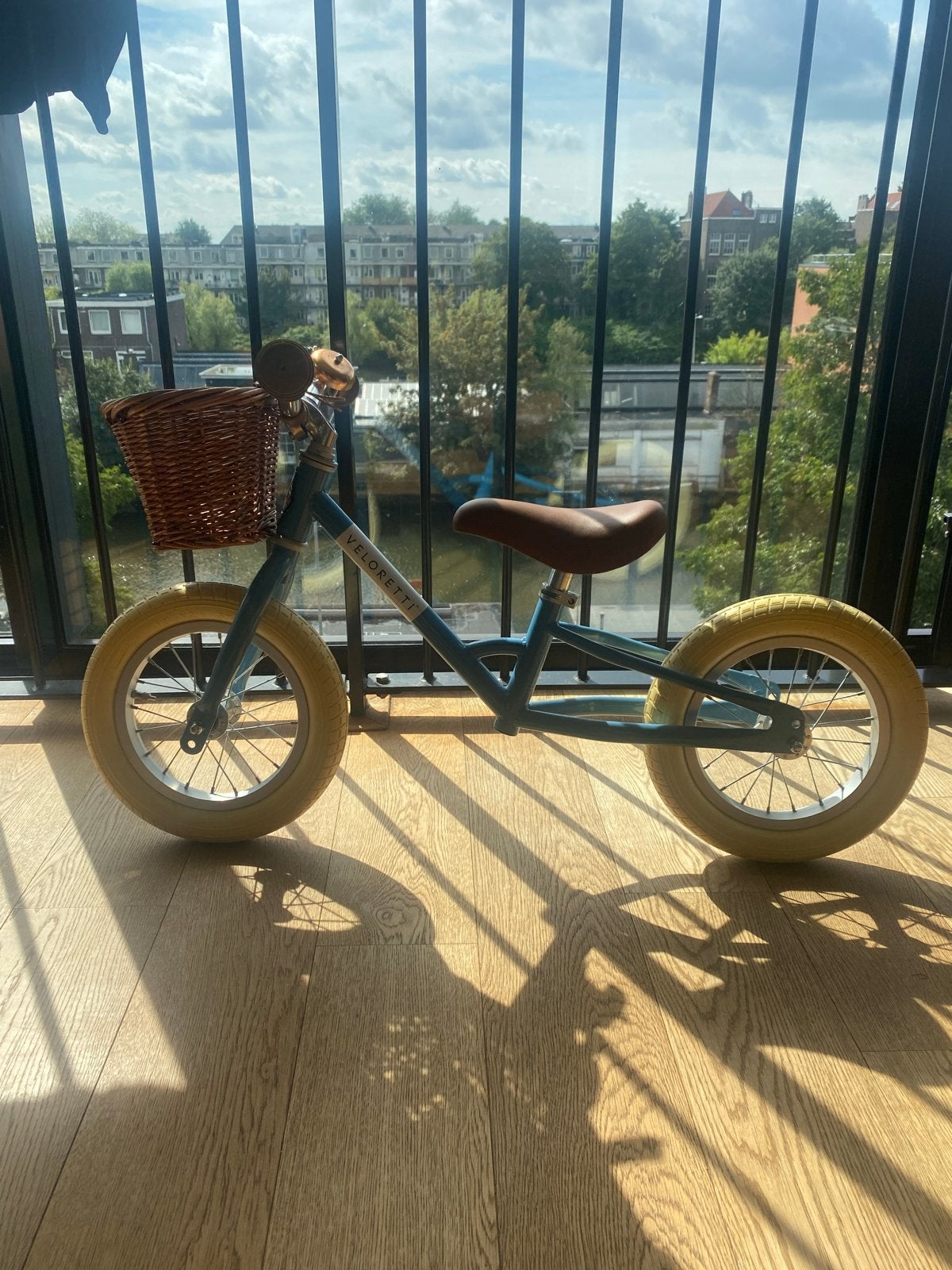 Veloretti loopfiets met mandje - Zo goed als nieuw, Ophalen of Verzenden, Zo goed als nieuw, Verstelbare zitting