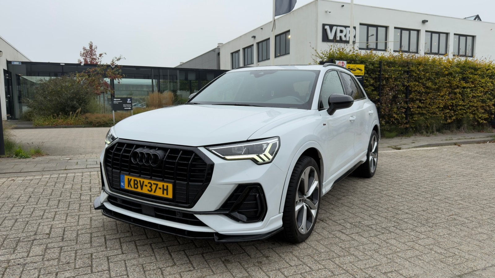 Foto 2 van Audi Q3 35 Tfsi 150pk S Tronic 2020 W Panodak Achter Schade