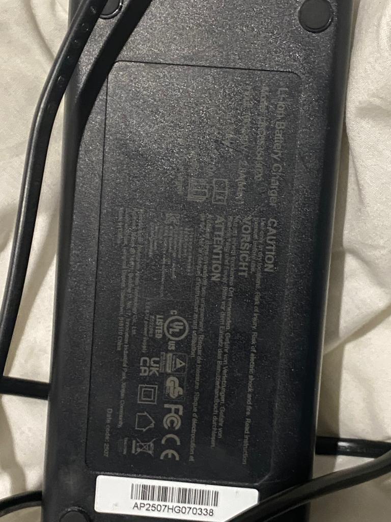 Ouxi v8/20 lader 54.6V, Ophalen of Verzenden, Zo goed als nieuw