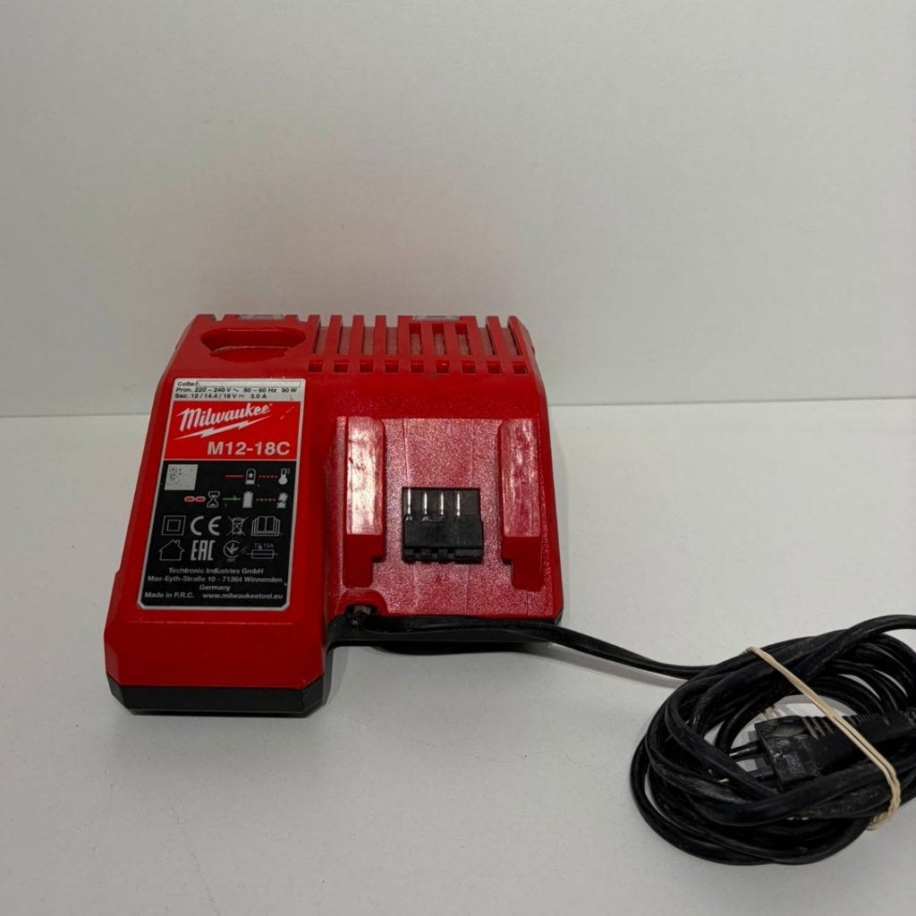 Milwaukee M12/18C Accu Lader in Nette Staat, Ophalen of Verzenden, Zo goed als nieuw, Boor- en Schroefmachine