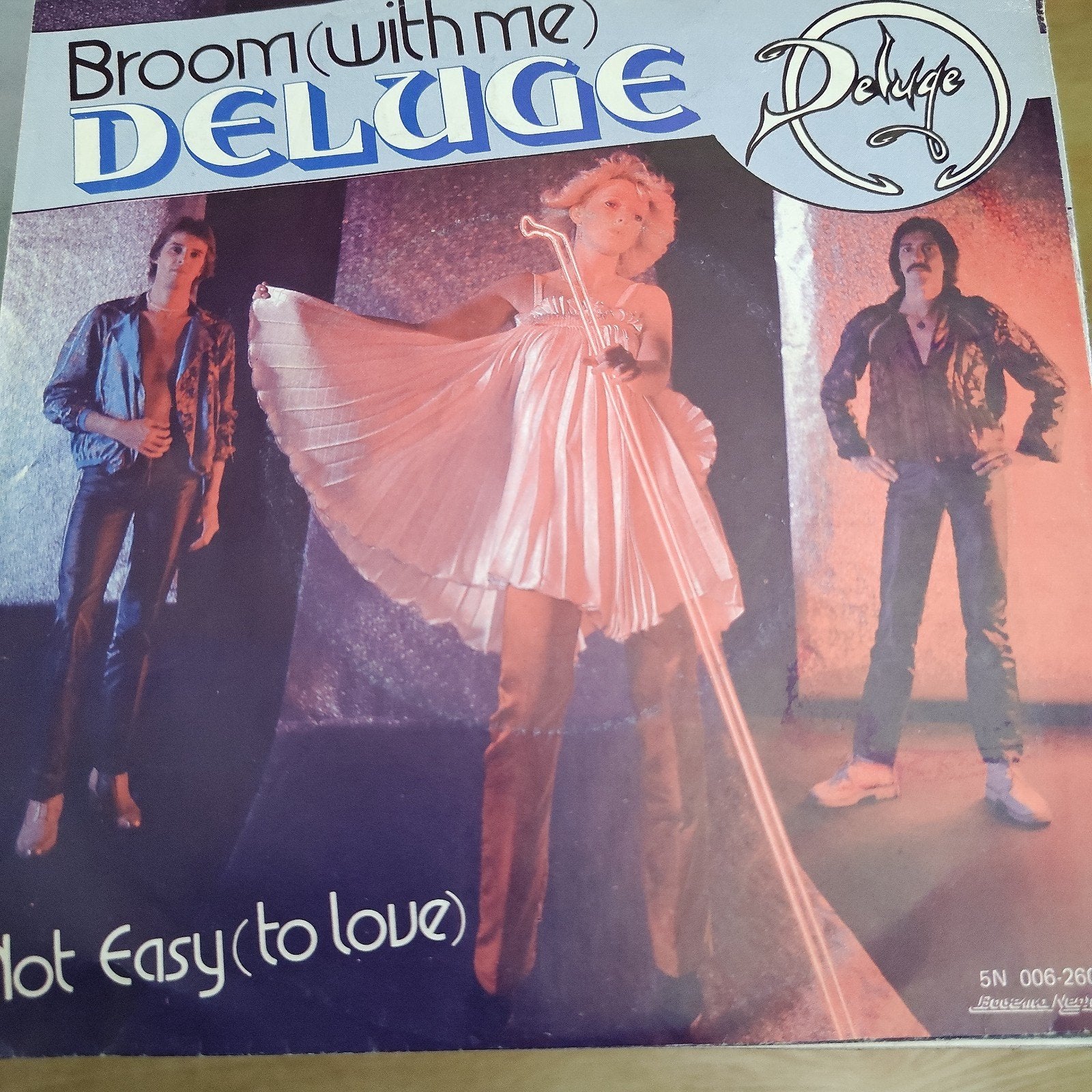 Deluge - Broom (with me) / Not Easy (to love) vinyl single, Ophalen of Verzenden, Gebruikt, 7 inch, EP