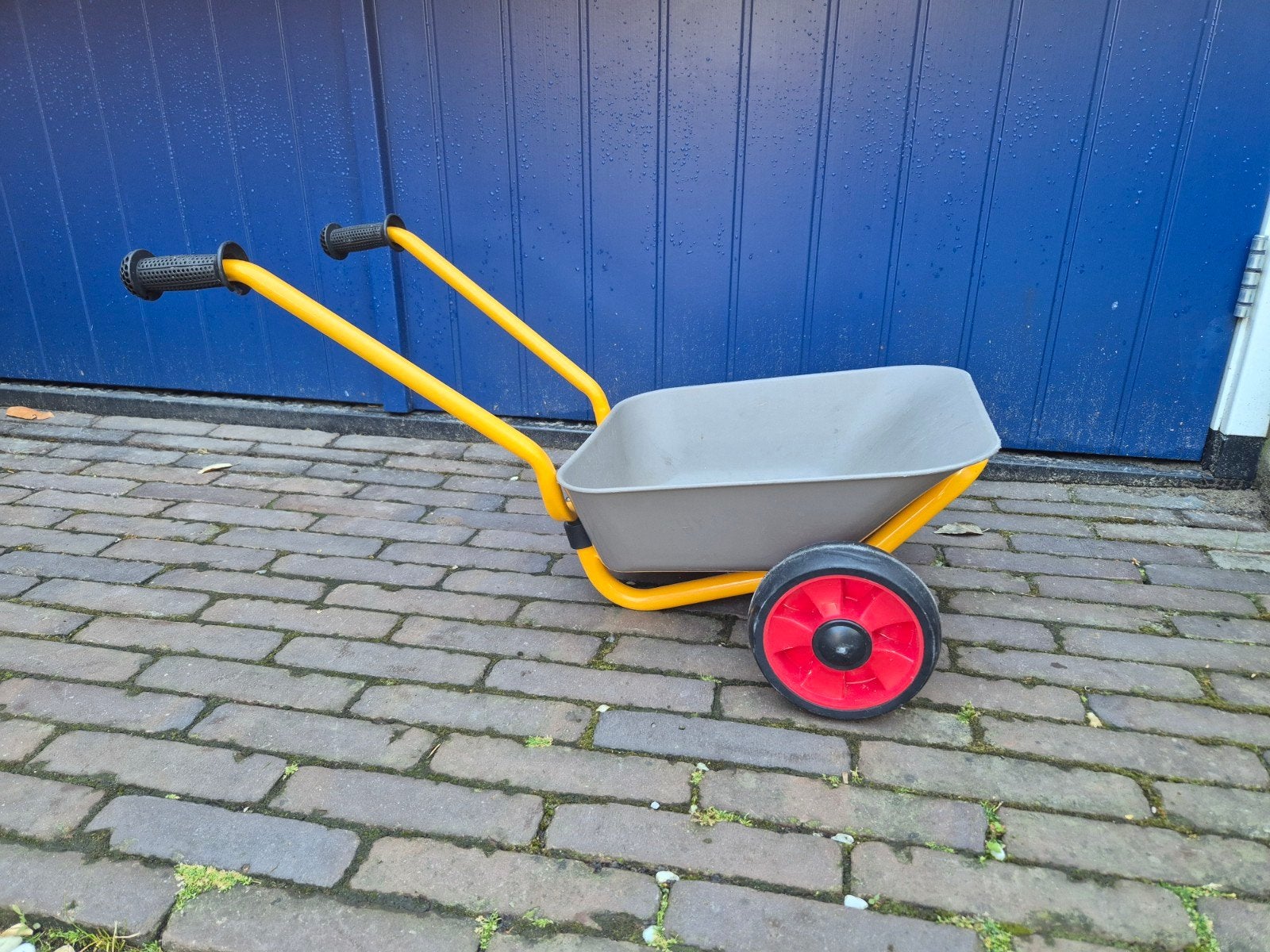 Schattig kruiwagentje voor peuters om in de tuin te helpen, Kinderen en Baby's, Ophalen, Gebruikt