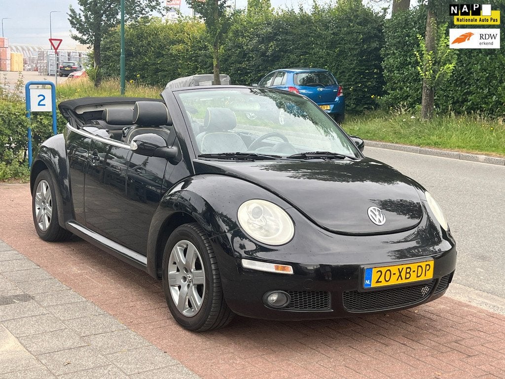Volkswagen New Beetle Cabriolet 1.6 *APK 07-2027, Auto's, Volkswagen, Gebruikt, 4 cilinders, Cabriolet, Zwart