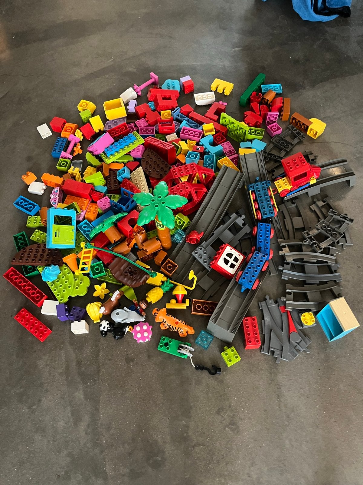 Grote verzameling LEGO DUPLO met treinbaan en dieren, Ophalen of Verzenden, Gebruikt, Overige merken