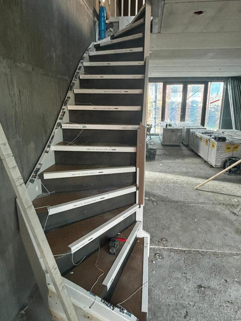 Next step trap iron kleur, Doe-het-zelf en Verbouw, Ladders en Trappen, Ophalen, Zo goed als nieuw, 2 tot 4 meter