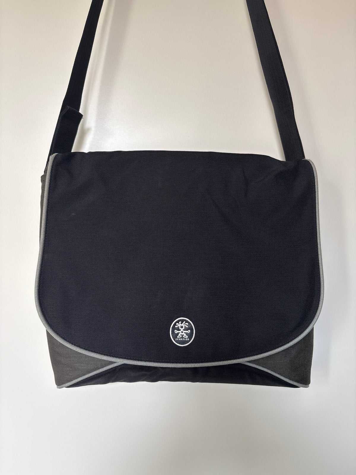 Crumpler McBain's Baby Large Messenger Laptop Bag, Ophalen, Gebruikt, Zwart, Overige merken