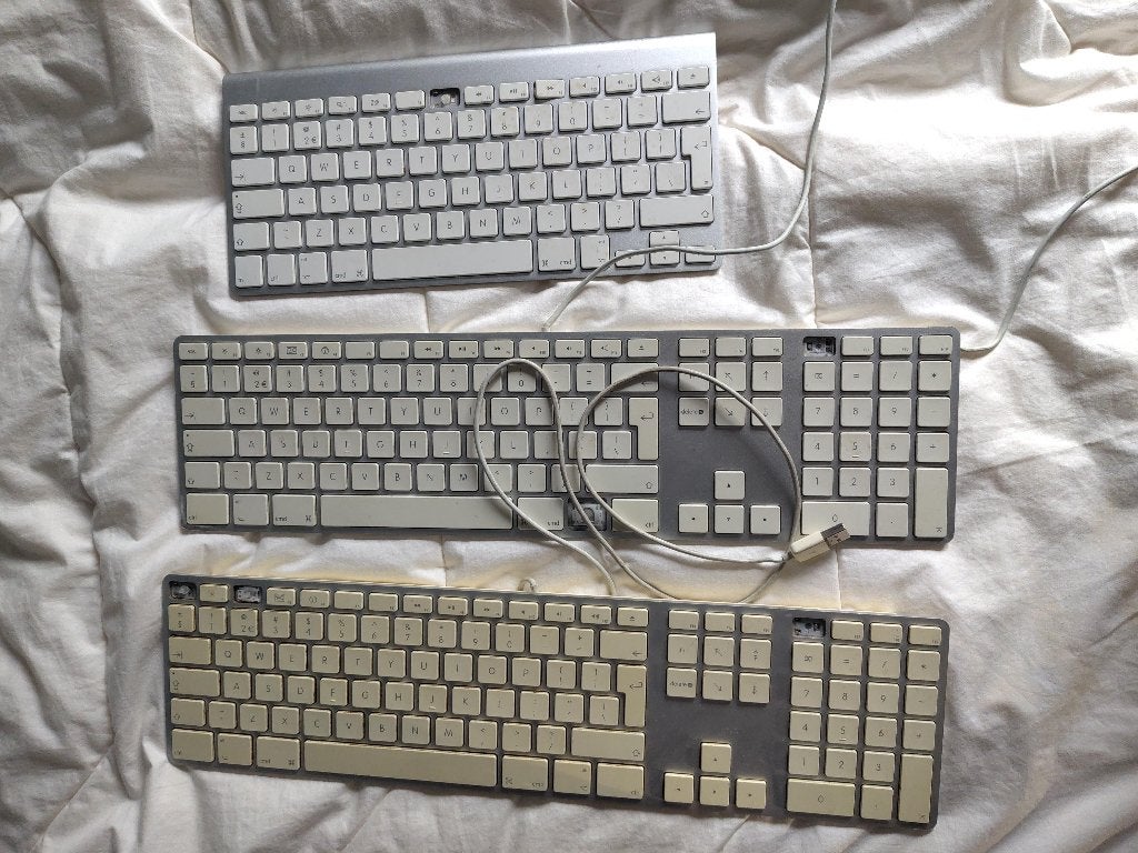 (defect) Set van 3 Apple toetsenborden - Bedraad Qwerty, Ophalen, Qwerty, Numeriek gedeelte, Bedraad
