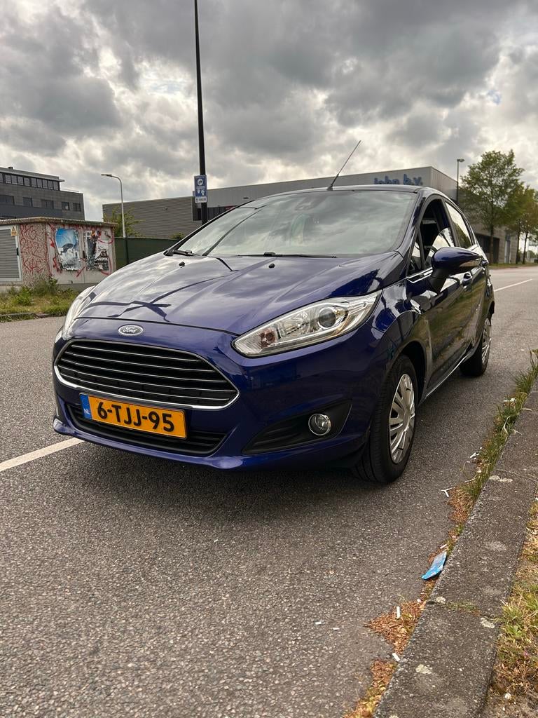 Ford Fiësta 1.0 74KW/100PK 5D  Blauw|geen brandende lampjes!, Auto's, Voorwielaandrijving, 40 €/maand, Blauw, 100 pk