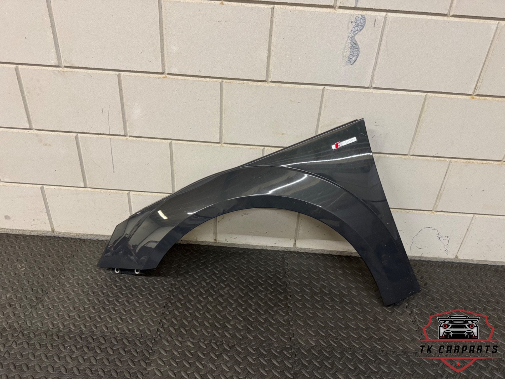 Audi TT 8s zijscherm/spatbord links 8s0821117a, Gebruikt, AUDI AG, Voor, Auto-Union-Strasse 1
85045  Ingolstadt, DE