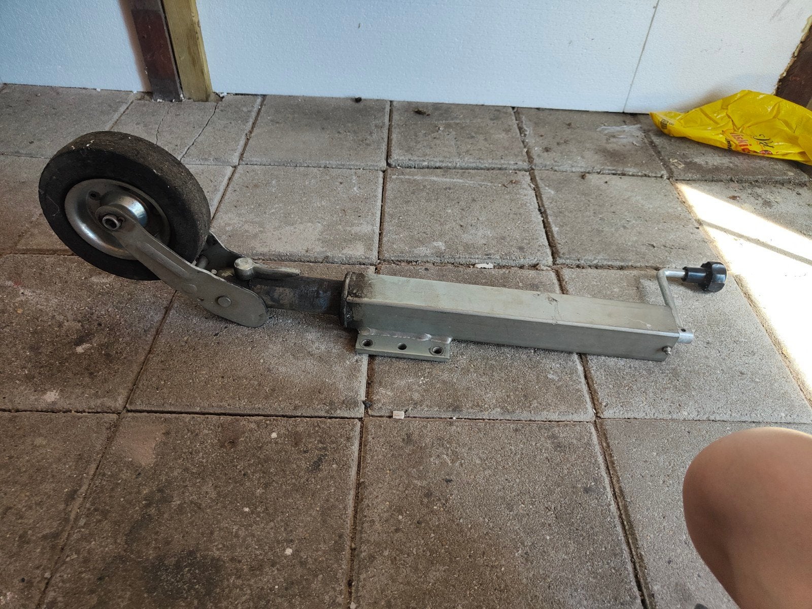 Gebruikte neuswiel voor aanhanger of caravan, Ophalen, Gebruikt