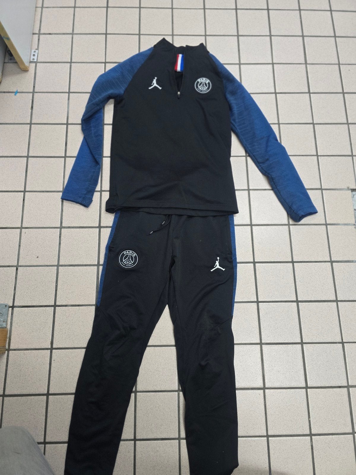 nike trainingspak psg, Jongen of Meisje, Sport- of Zwemkleding, Ophalen of Verzenden, Zo goed als nieuw