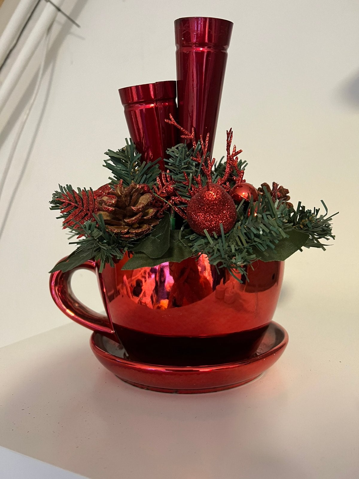 Kerststuk met rode soepkom en waxine., Ophalen, Zo goed als nieuw