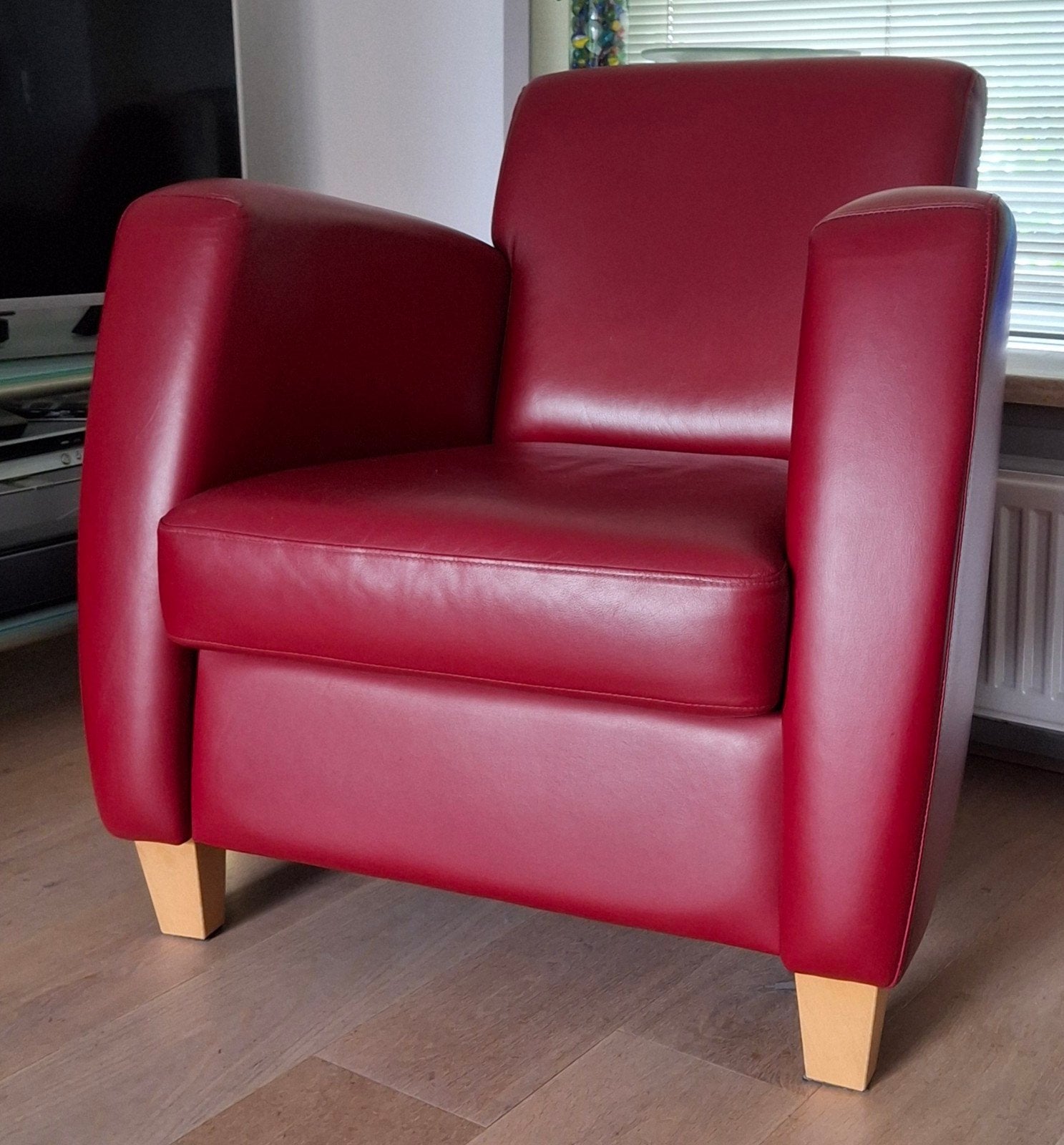 Rode leren fauteuil - Comfortabel en stijlvol, Huis en Inrichting, Fauteuils, Ophalen, Gebruikt, Modern klassiek, 75 tot 100 cm