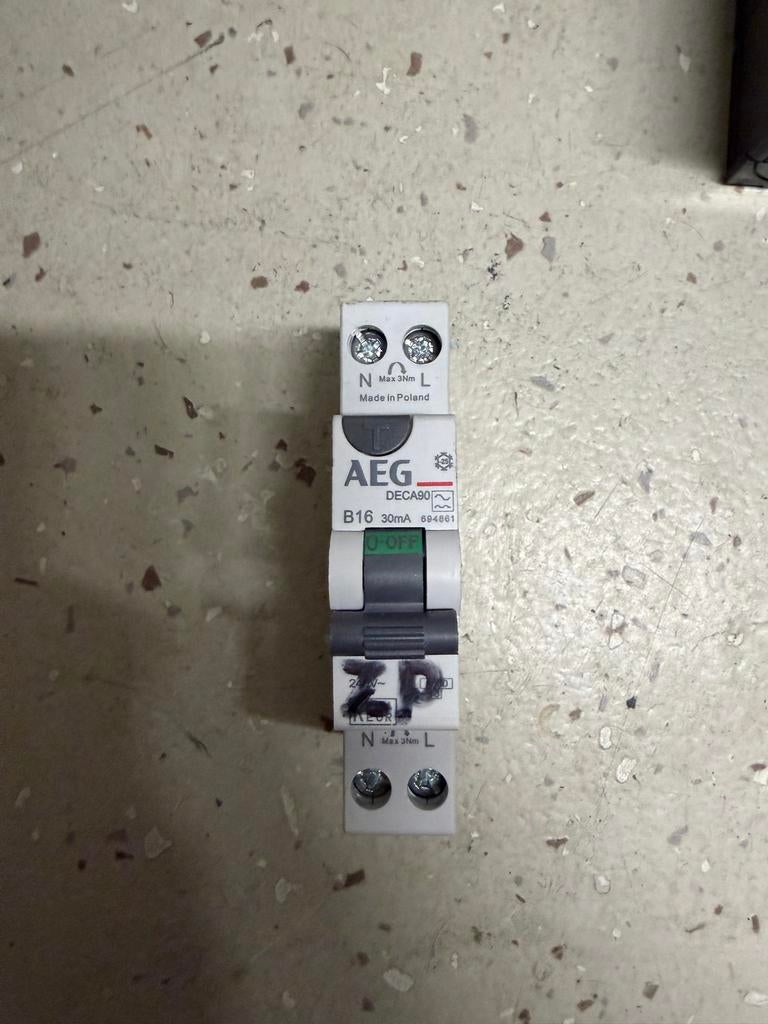Aardlekschakelaar en Automaten - Diverse Merken, Doe-het-zelf en Verbouw, Ophalen of Verzenden, Gebruikt, Schakelaar