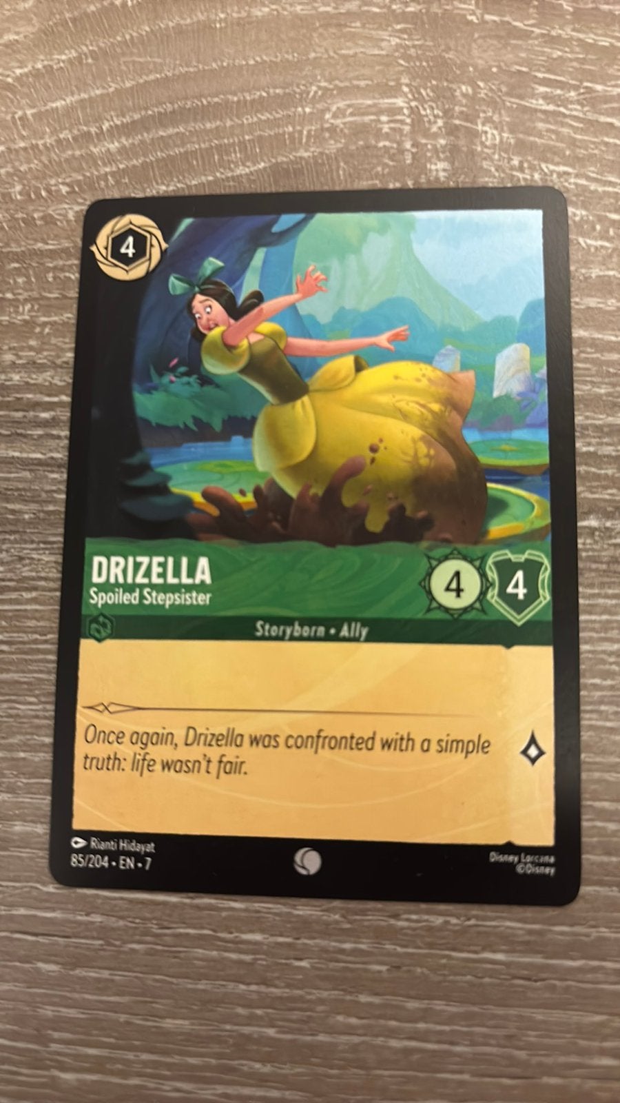 Disney Lorcana Drizella stepsister 85-204 7ARI nonfoil, Hobby en Vrije tijd, Ophalen of Verzenden, Zo goed als nieuw