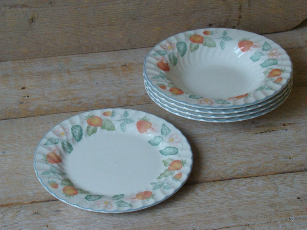 Servies, Engels, Johson Brothers STRAWBERRY GARDEN, z.g.a.n., Ophalen of Verzenden