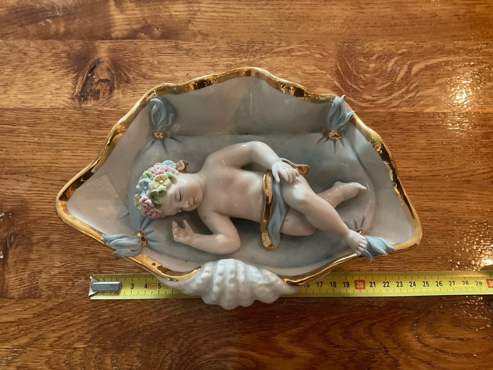 Victorius Sabadin Porseleinen Beeldje Slapende Baby in Schel, Antiek en Kunst, Ophalen of Verzenden
